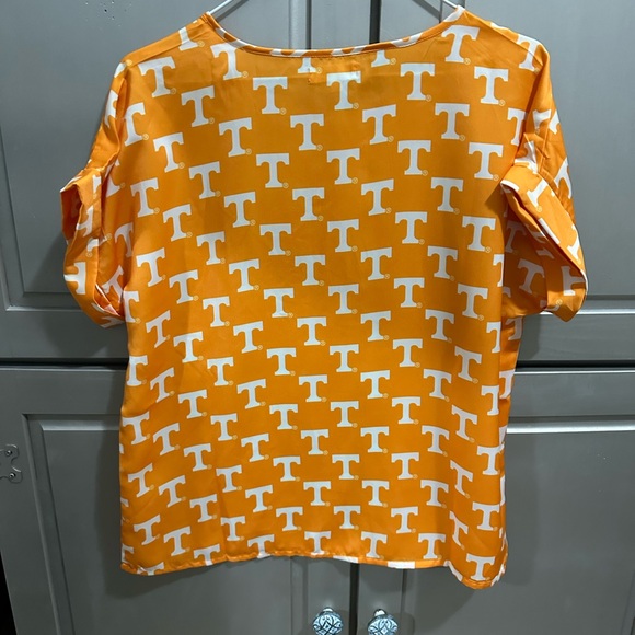Beautiful University of Tennessee Women’s top/blouse - Picture 2 of 3